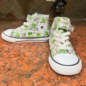 Toddler boys converse Size 8